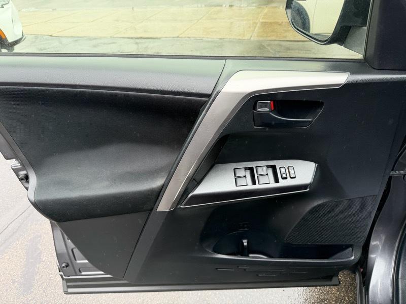 Toyota RAV4 LE AWD 2016