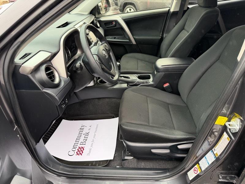 Toyota RAV4 LE AWD 2016