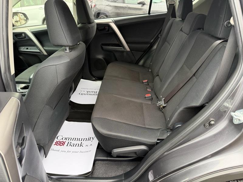 Toyota RAV4 LE AWD 2016