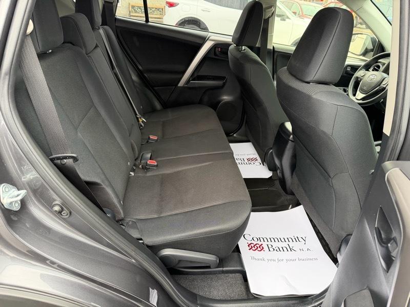 Toyota RAV4 LE AWD 2016