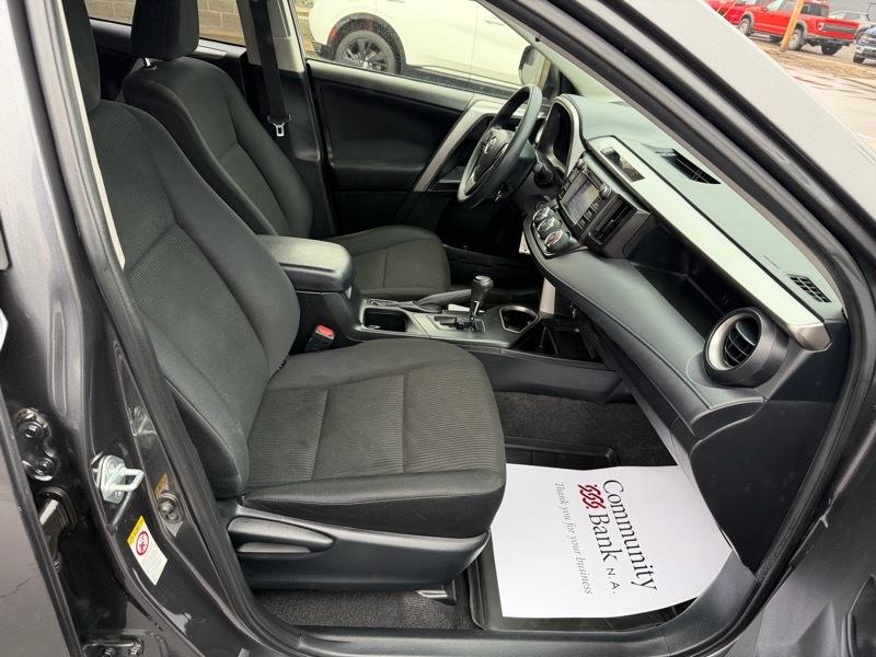 Toyota RAV4 LE AWD 2016