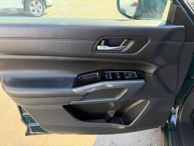 Nissan Pathfinder SL 4WD 2025