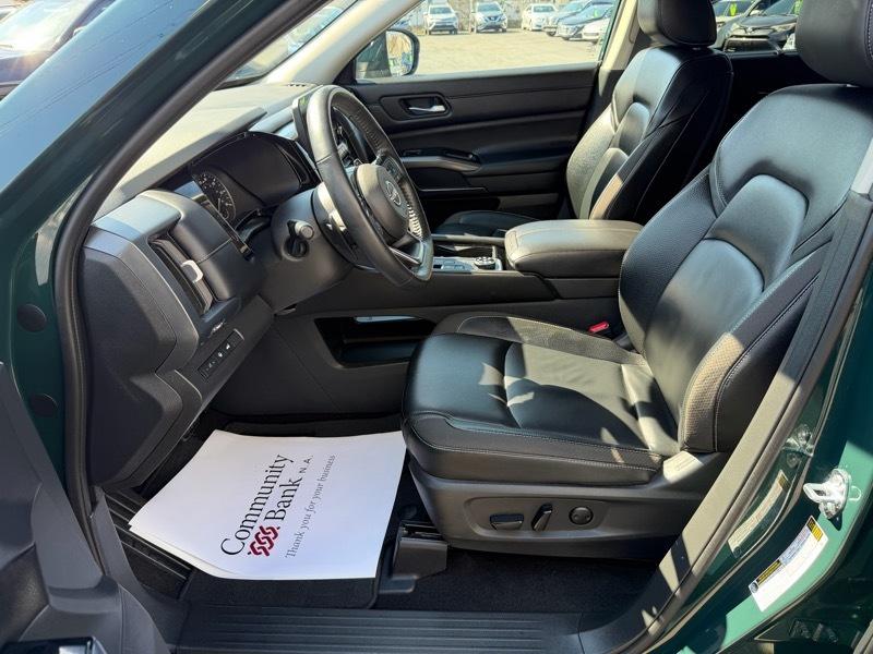 Nissan Pathfinder SL 4WD 2025