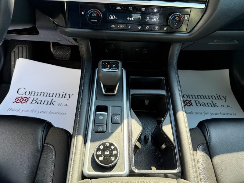 Nissan Pathfinder SL 4WD 2025