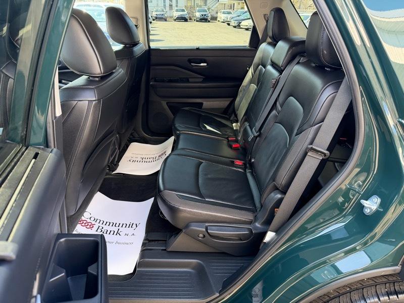 Nissan Pathfinder SL 4WD 2025