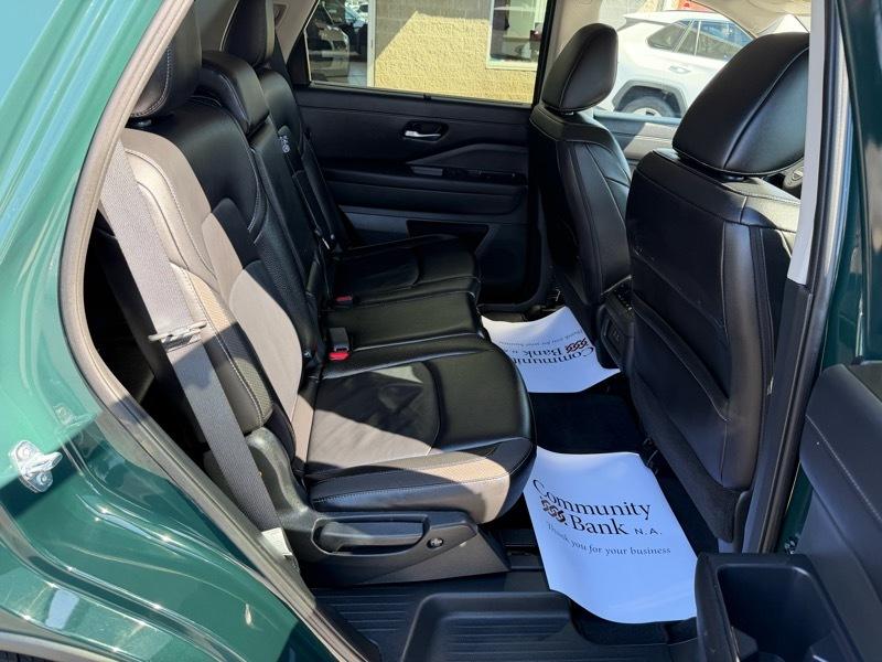 Nissan Pathfinder SL 4WD 2025