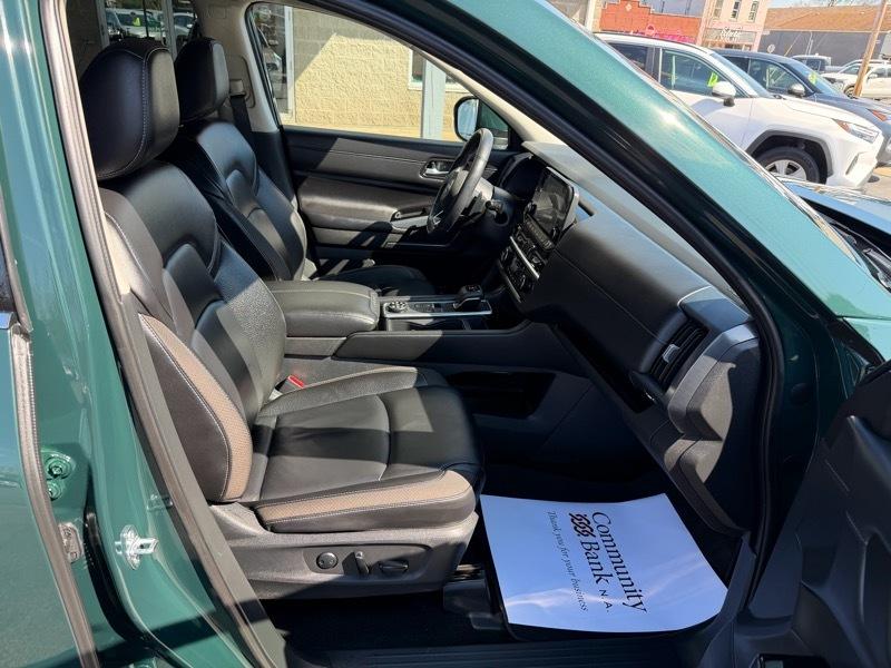 Nissan Pathfinder SL 4WD 2025