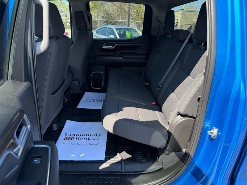 Chevrolet Silverado 1500 LT Crew Cab 4WD 2022