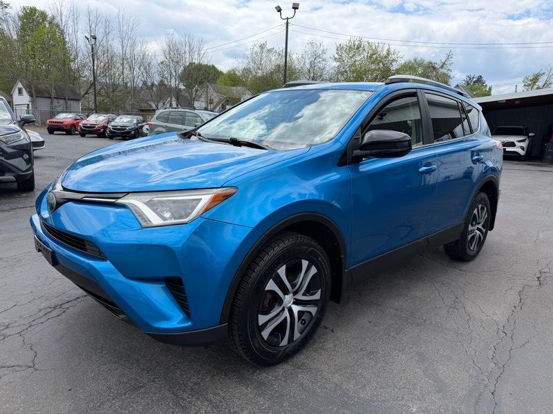 Toyota RAV4 LE AWD 2018