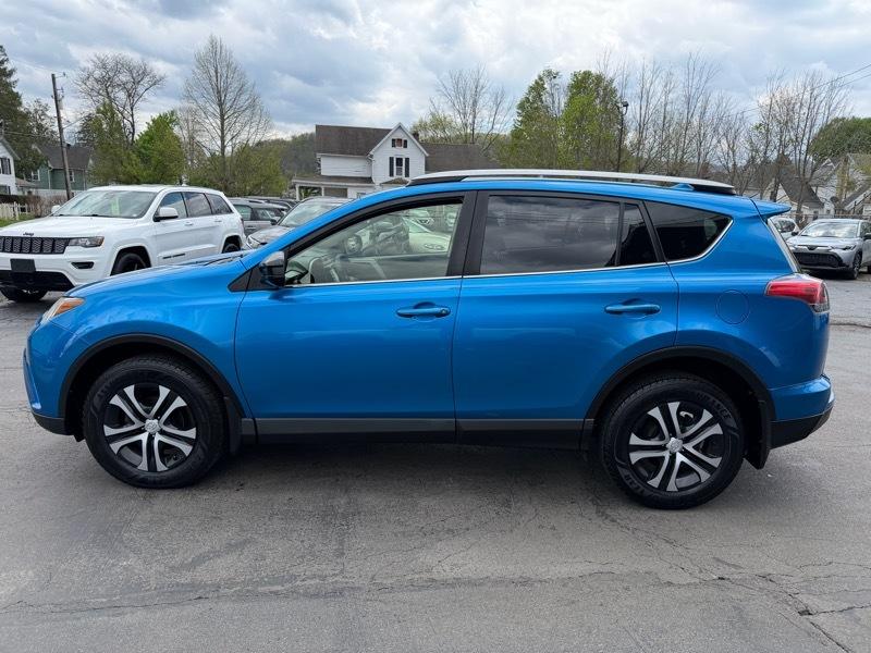 Toyota RAV4 LE AWD 2018