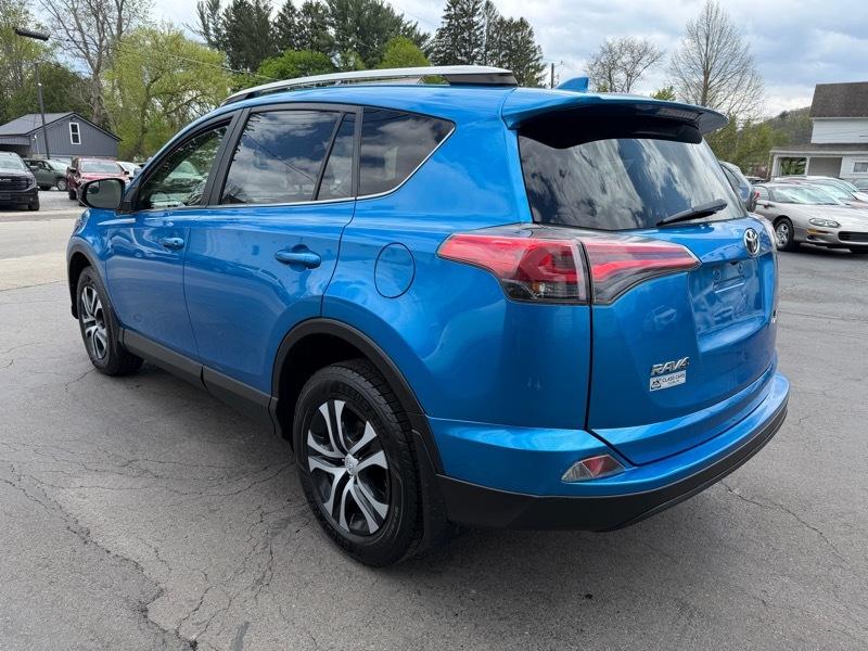 Toyota RAV4 LE AWD 2018