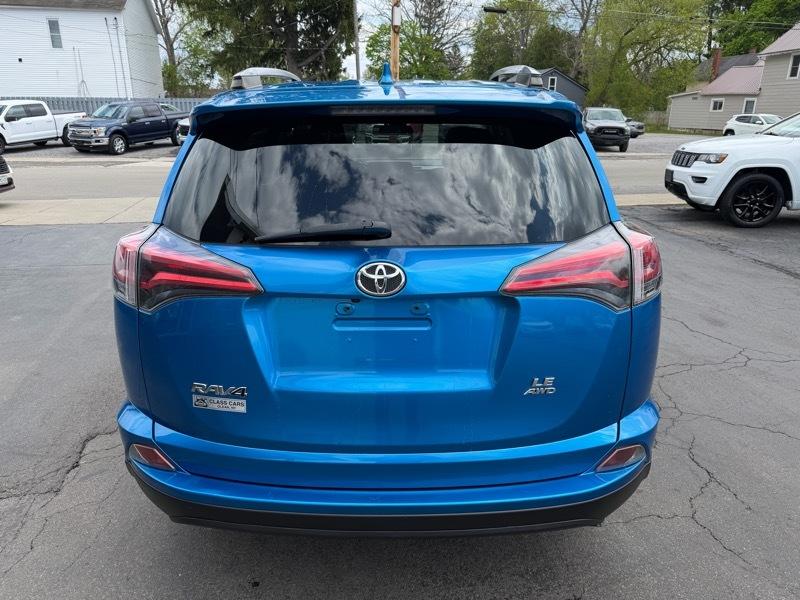 Toyota RAV4 LE AWD 2018