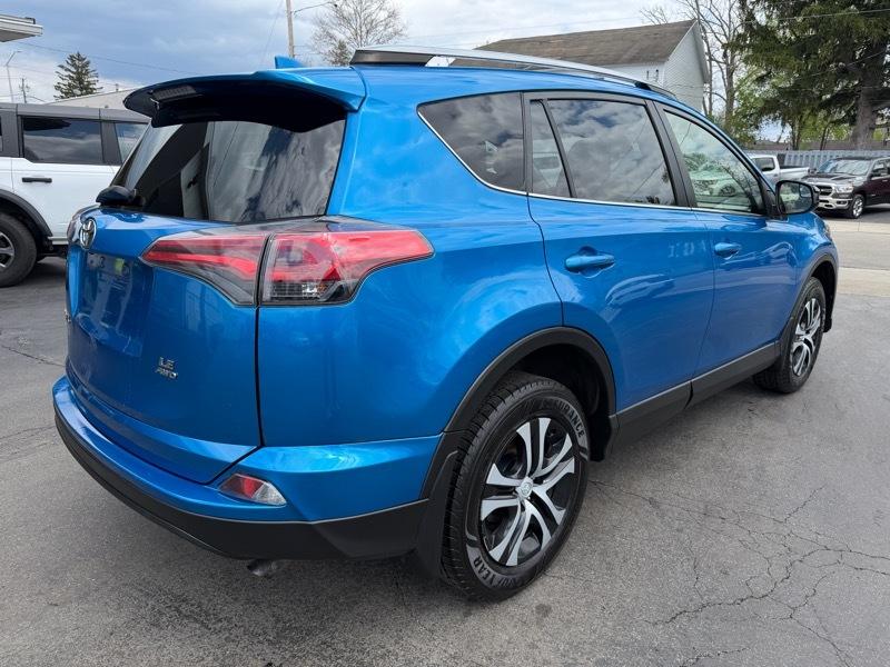 Toyota RAV4 LE AWD 2018