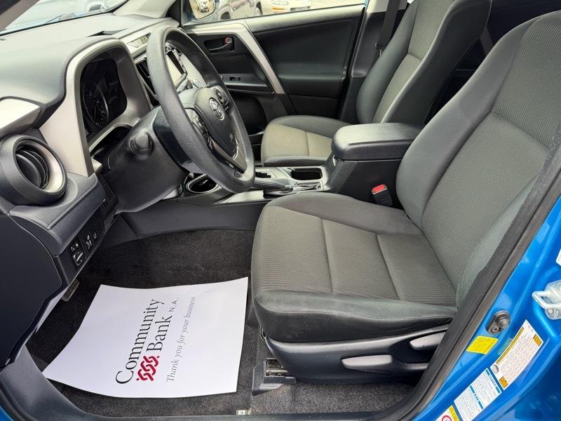 Toyota RAV4 LE AWD 2018