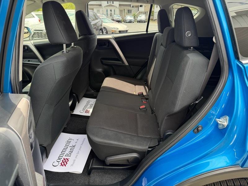 Toyota RAV4 LE AWD 2018