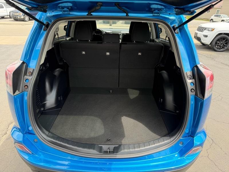 Toyota RAV4 LE AWD 2018