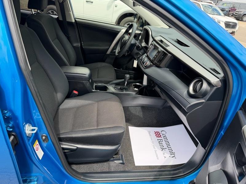 Toyota RAV4 LE AWD 2018