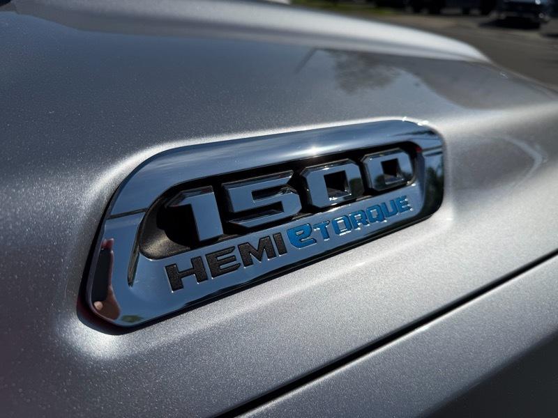 RAM 1500 Laramie Crew Cab SWB 4WD 2022