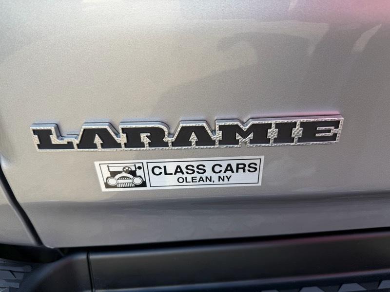 RAM 1500 Laramie Crew Cab SWB 4WD 2022