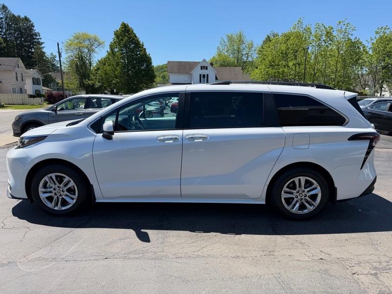 Toyota Sienna XLE 7-Passenger AWD 2025