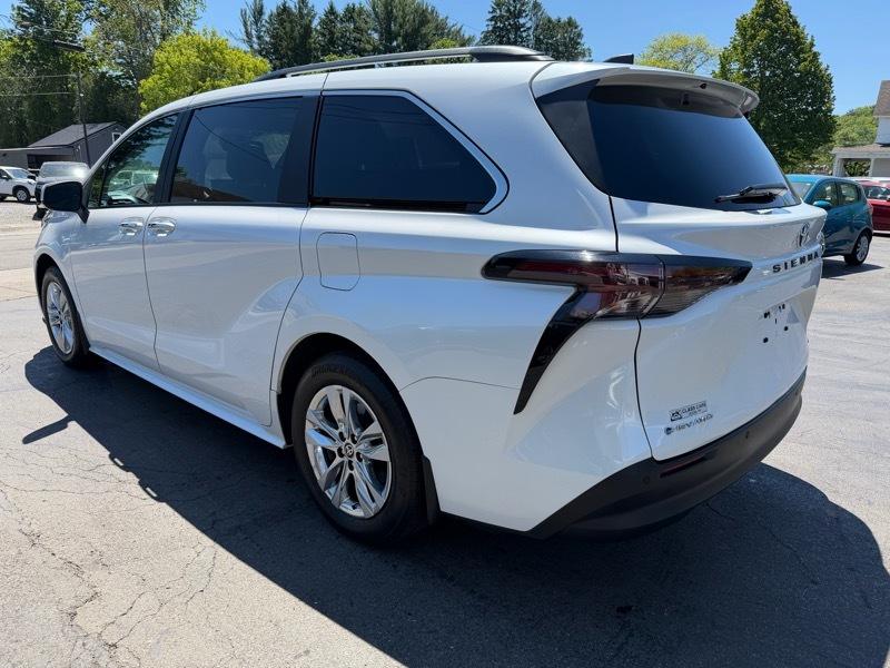 Toyota Sienna XLE 7-Passenger AWD 2025