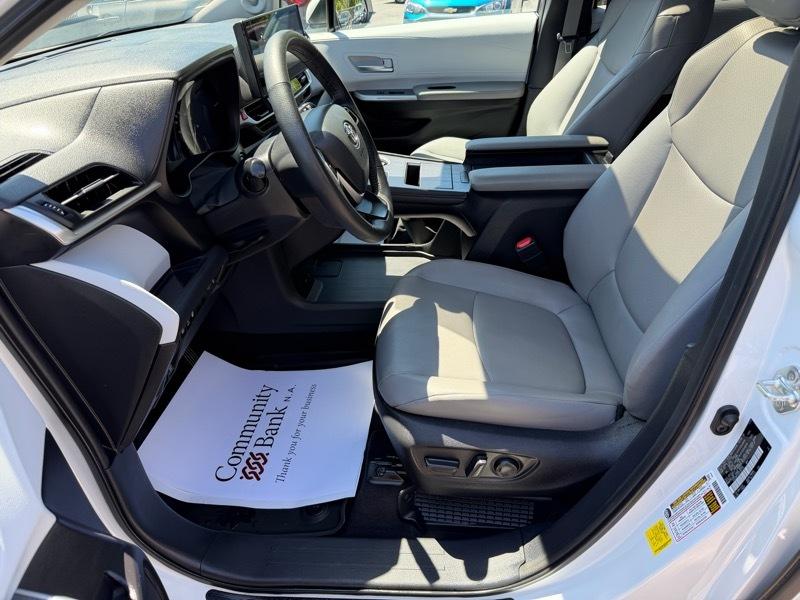 Toyota Sienna XLE 7-Passenger AWD 2025