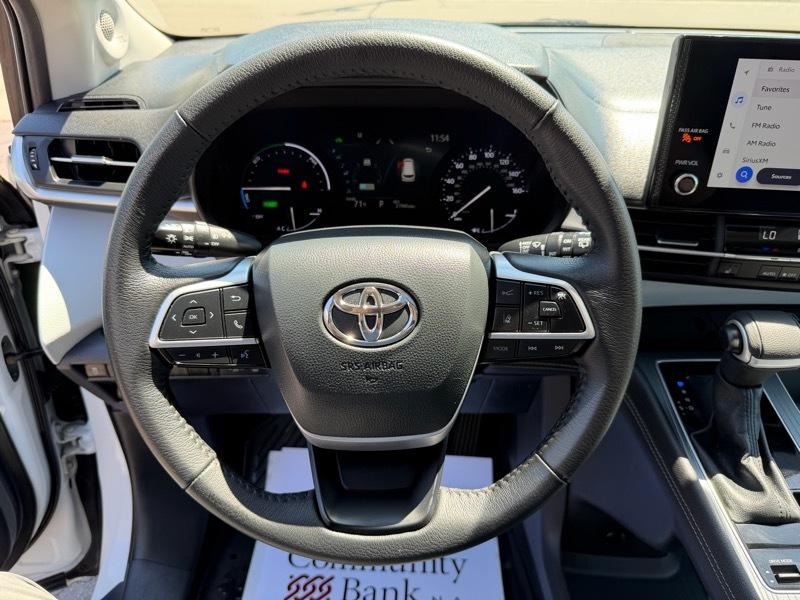 Toyota Sienna XLE 7-Passenger AWD 2025