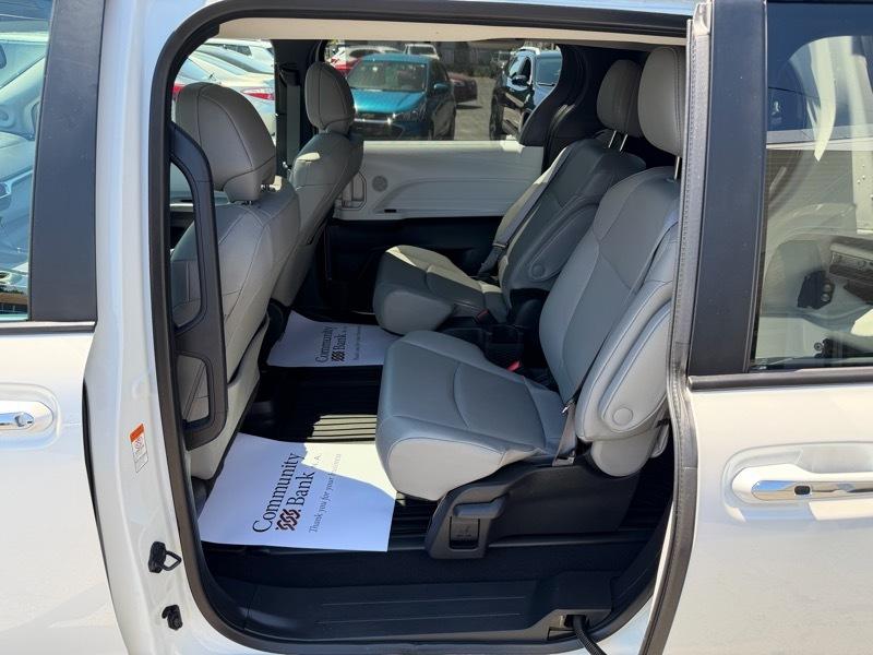 Toyota Sienna XLE 7-Passenger AWD 2025