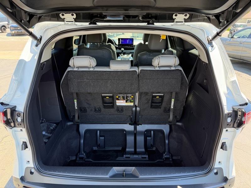 Toyota Sienna XLE 7-Passenger AWD 2025