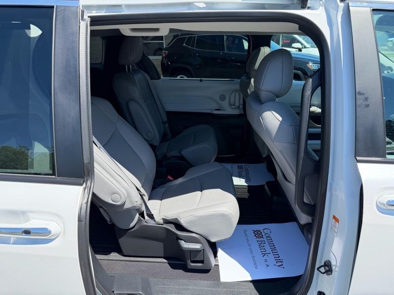 Toyota Sienna XLE 7-Passenger AWD 2025