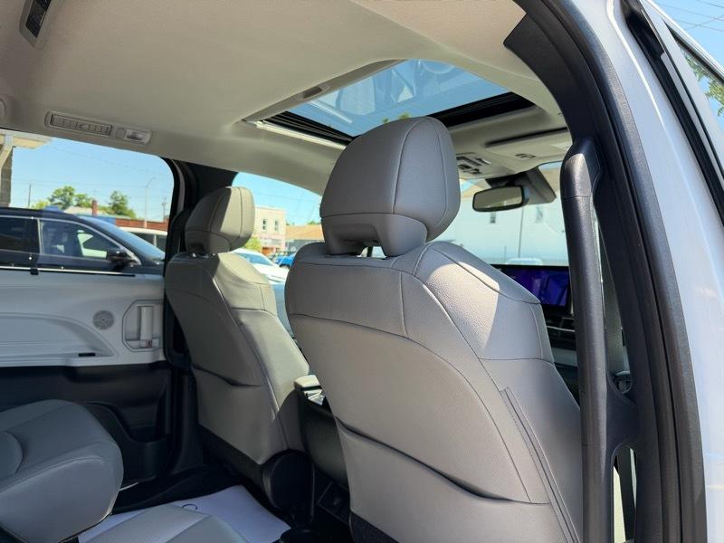 Toyota Sienna XLE 7-Passenger AWD 2025