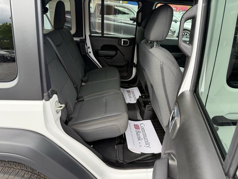 Jeep Wrangler Sport 2024