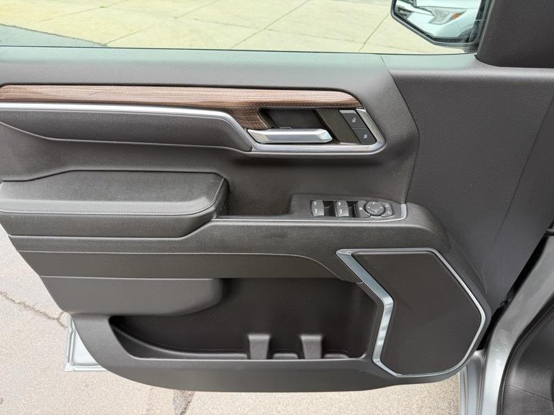 Chevrolet Silverado 1500 LT Crew Cab 4WD 2023