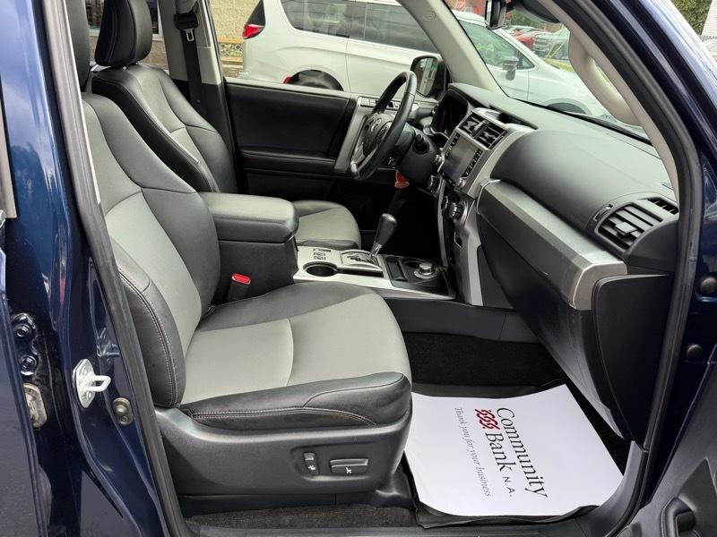 Toyota 4Runner SR5 4WD 2020