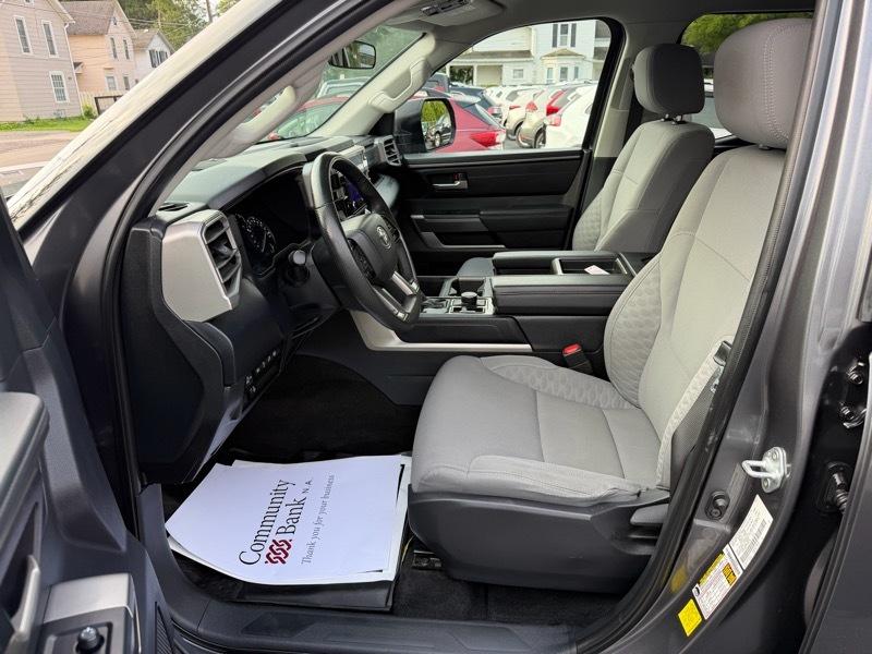 Toyota Tundra SR5 Double Cab 4WD 2023