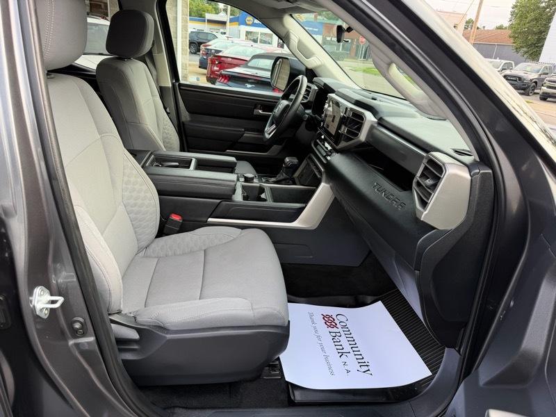 Toyota Tundra SR5 Double Cab 4WD 2023