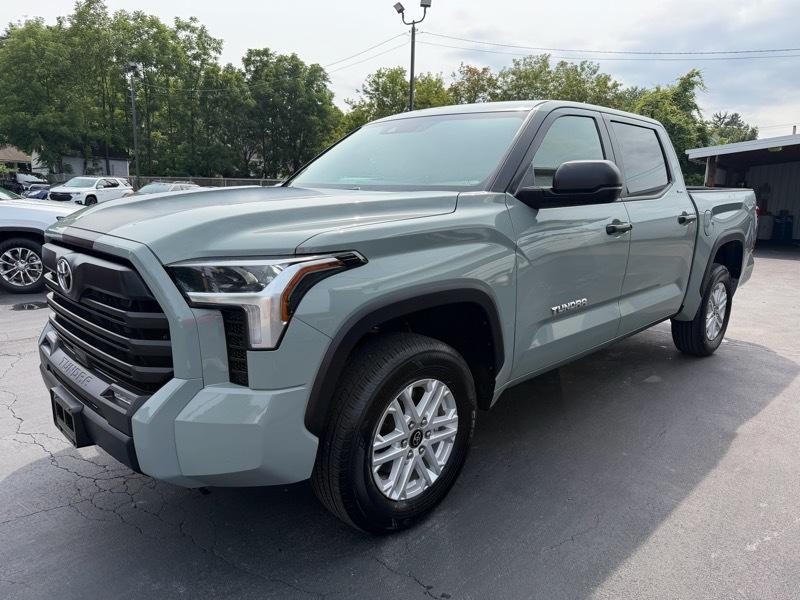 Toyota Tundra SR5 CrewMax 4WD 2026