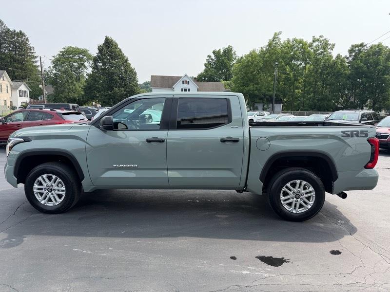 Toyota Tundra SR5 CrewMax 4WD 2026