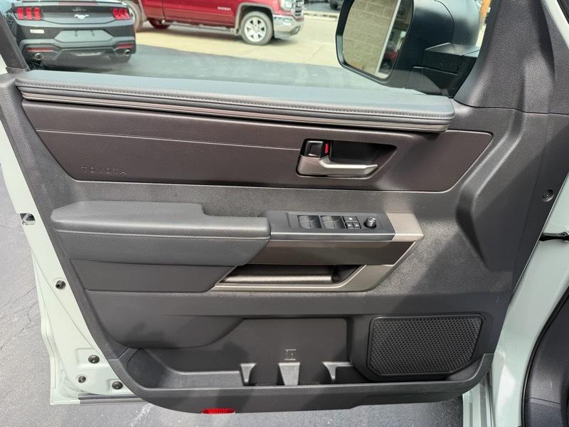 Toyota Tundra SR5 CrewMax 4WD 2026