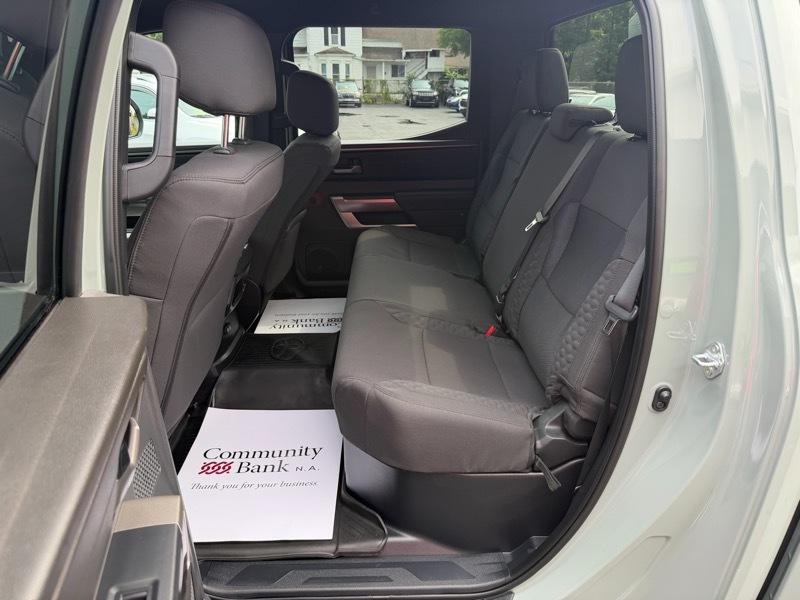 Toyota Tundra SR5 CrewMax 4WD 2026