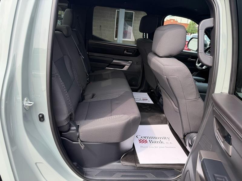 Toyota Tundra SR5 CrewMax 4WD 2026