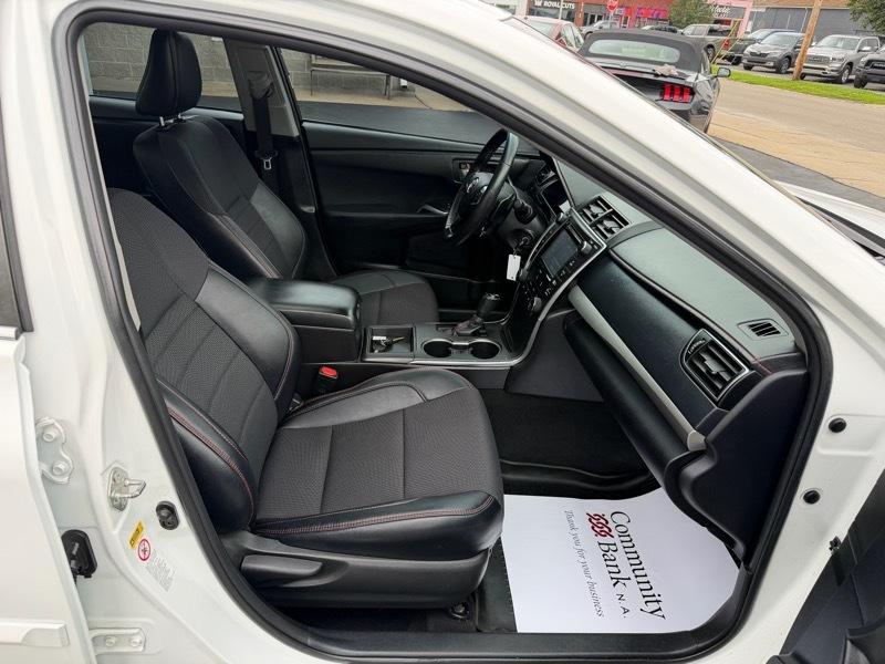 Toyota Camry SE 2016