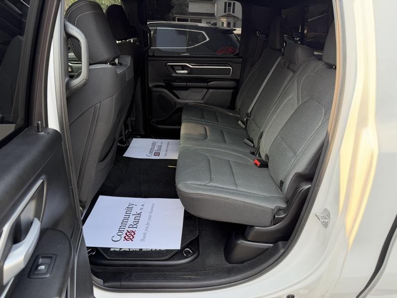 RAM 1500 Big Horn Crew Cab SWB 4WD 2022