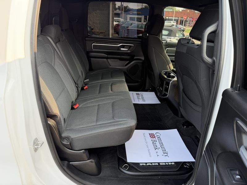 RAM 1500 Big Horn Crew Cab SWB 4WD 2022