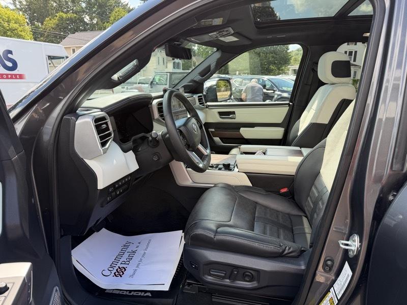 Toyota Sequoia  2023
