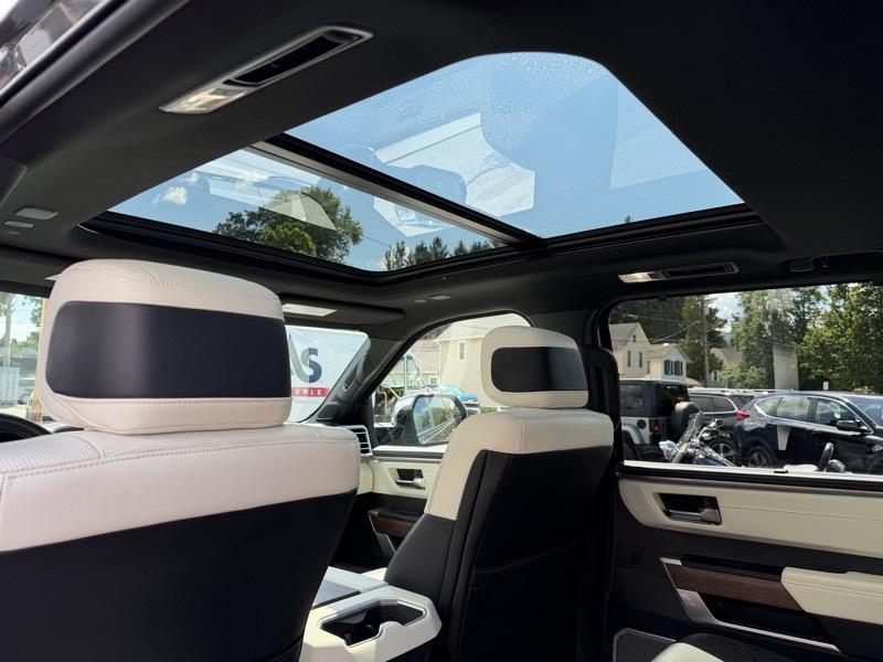Toyota Sequoia  2023