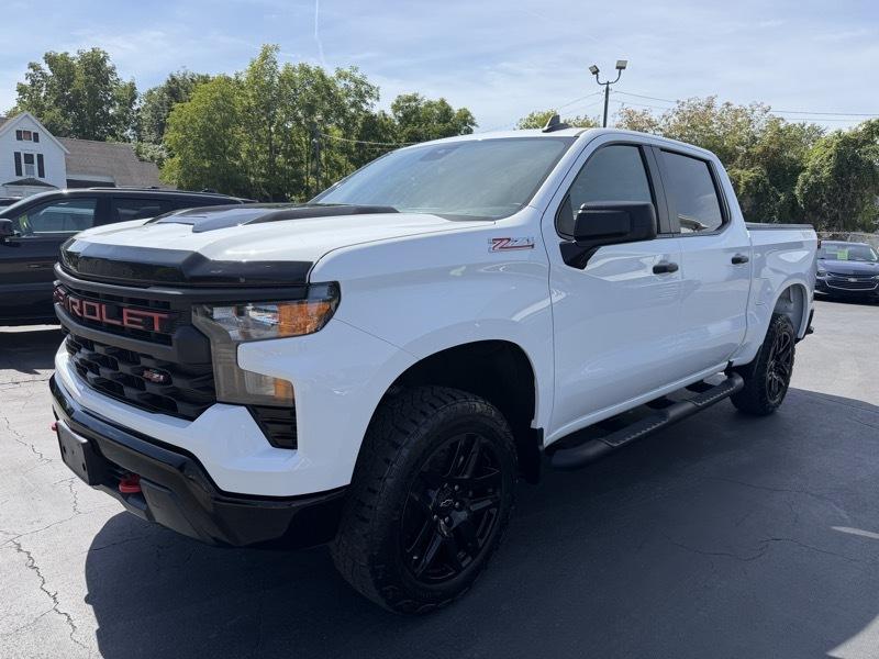 Chevrolet Silverado 1500 Trail Boss Custom Crew Cab 4WD 2023