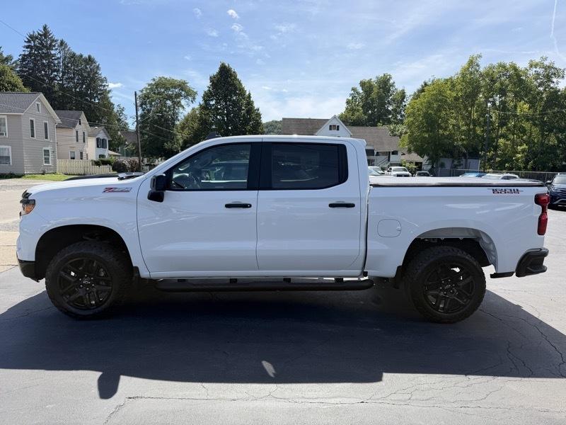 Chevrolet Silverado 1500 Trail Boss Custom Crew Cab 4WD 2023