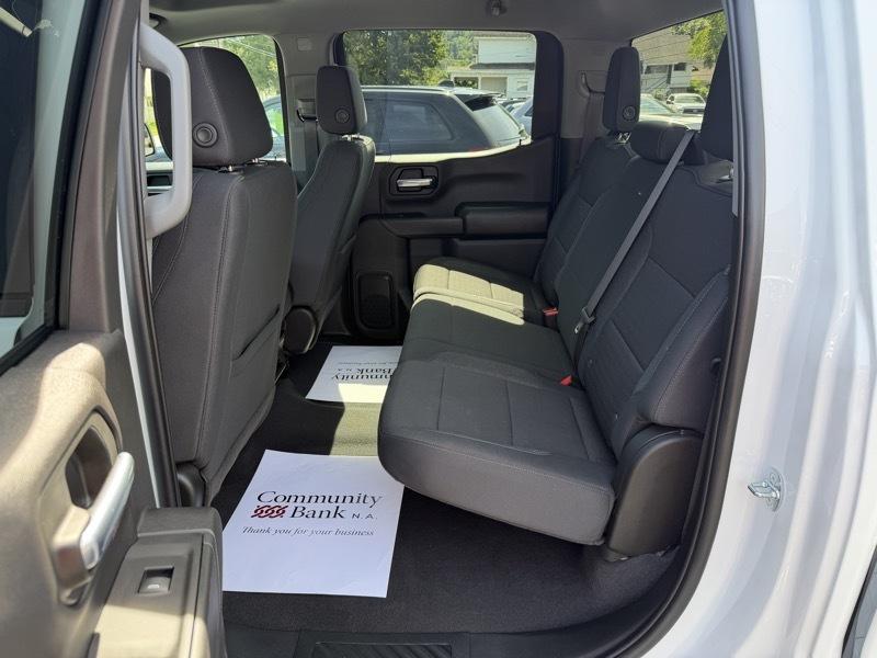 Chevrolet Silverado 1500 Trail Boss Custom Crew Cab 4WD 2023