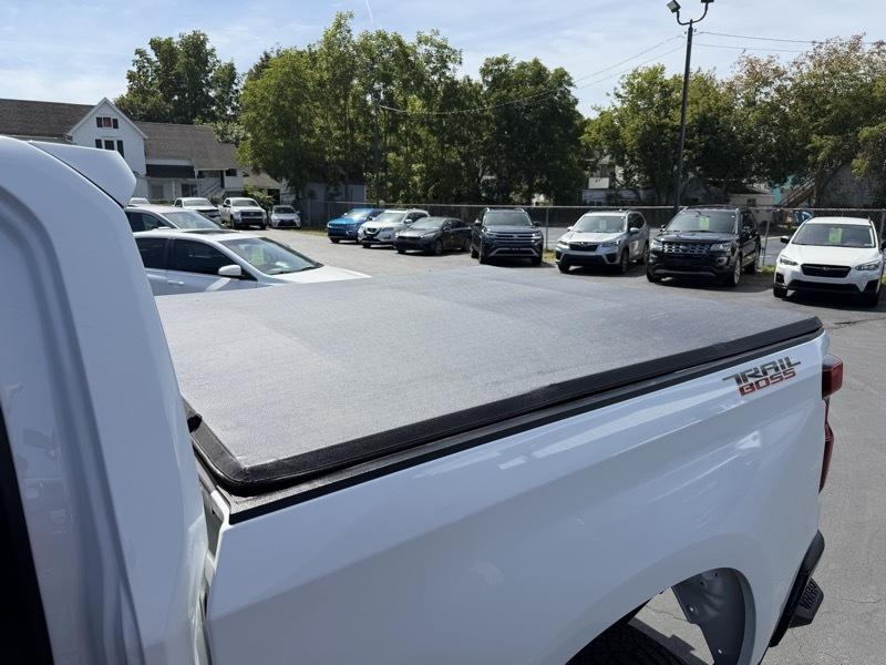 Chevrolet Silverado 1500 Trail Boss Custom Crew Cab 4WD 2023